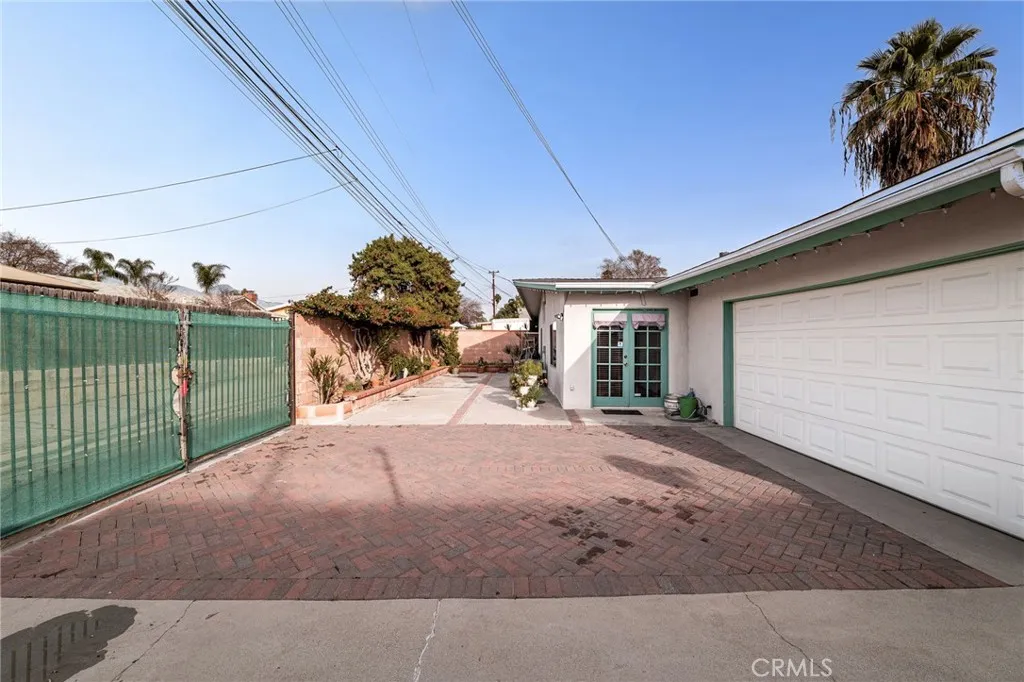 911 E La Verne, Pomona, California 91767 home-pic-26