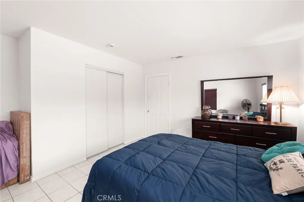 911 E La Verne, Pomona, California 91767 home-pic-23