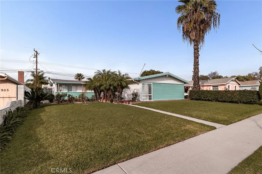 911 E La Verne, Pomona, California 91767 home-pic-3