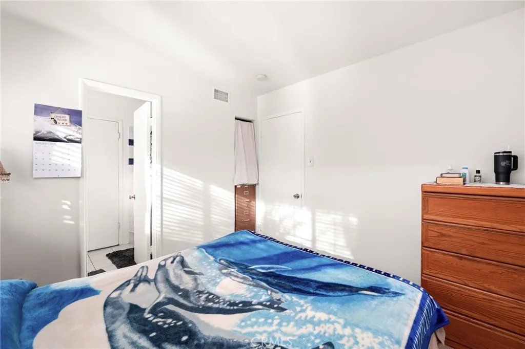 911 E La Verne, Pomona, California 91767 home-pic-16