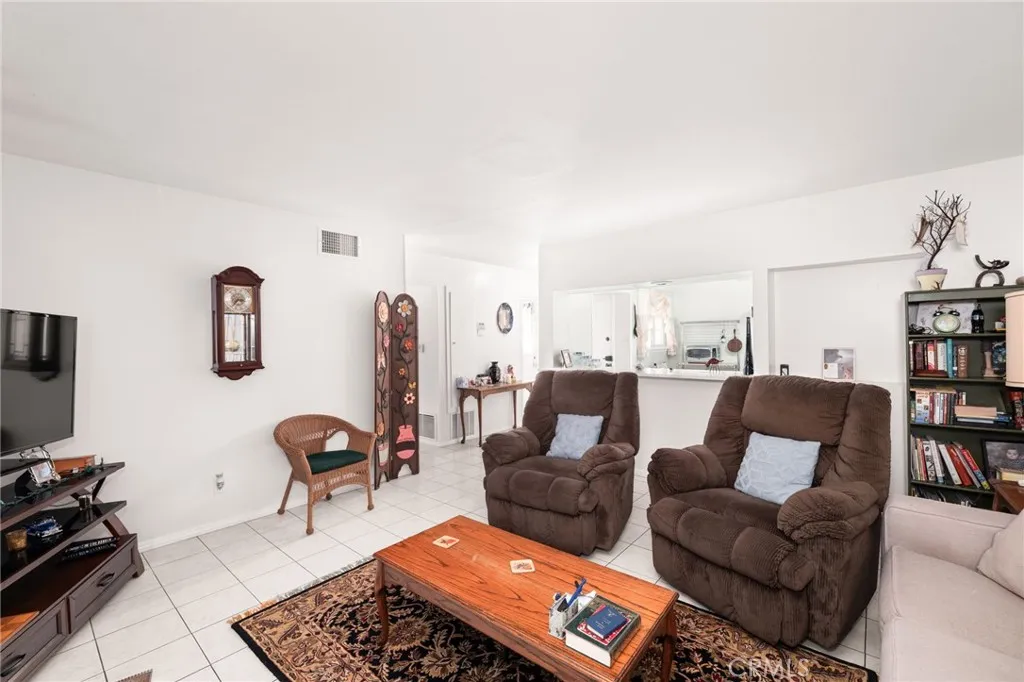 911 E La Verne, Pomona, California 91767 home-pic-8