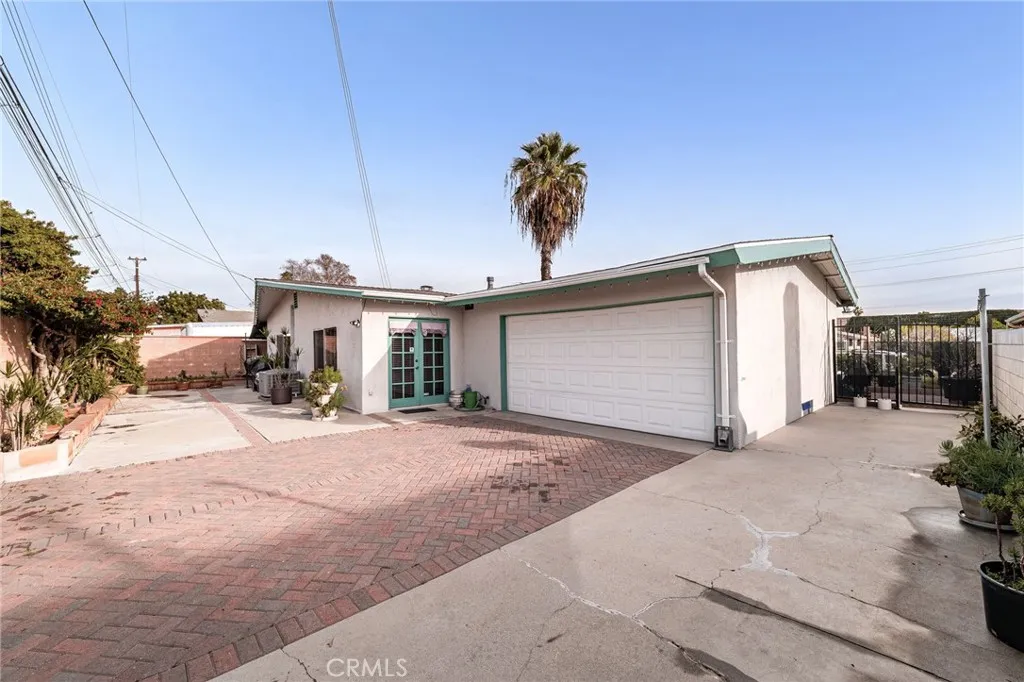 911 E La Verne, Pomona, California 91767 home-pic-25