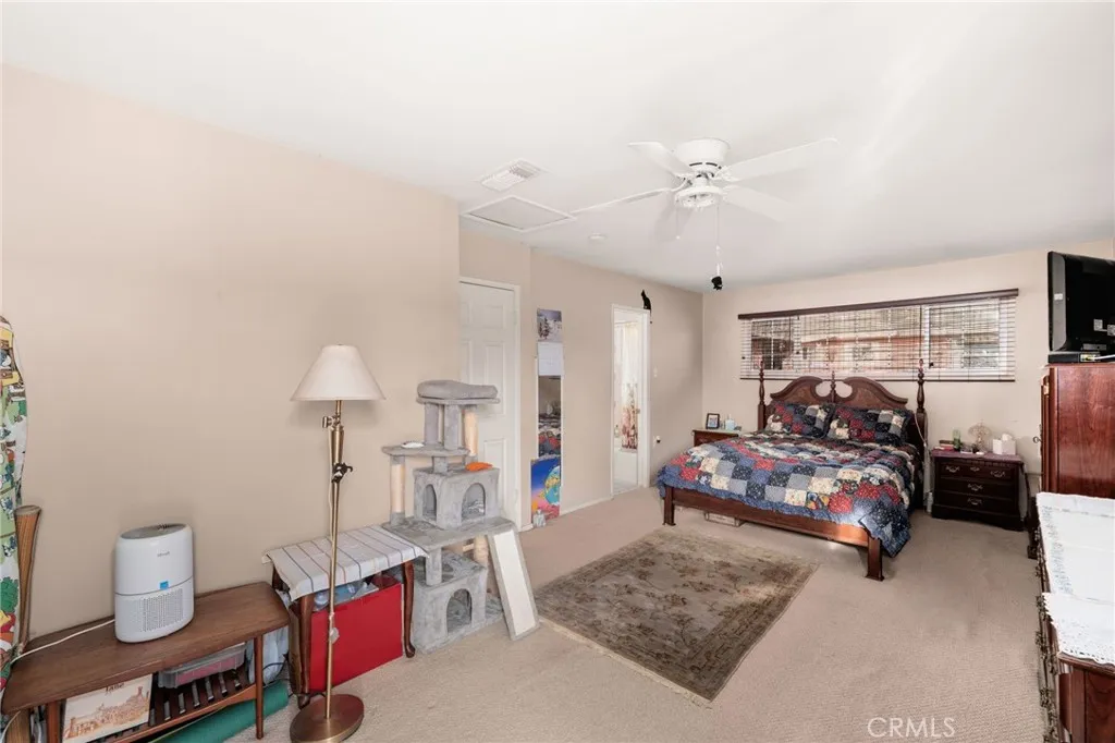 911 E La Verne, Pomona, California 91767 home-pic-19