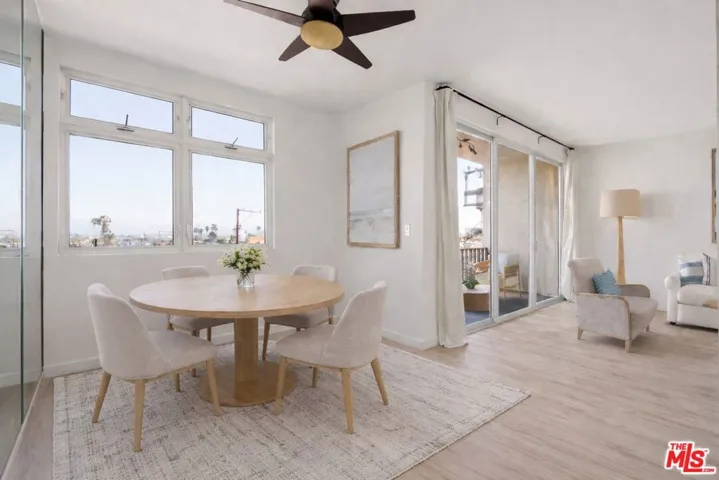 Breakfast Nook- Virtually Stag