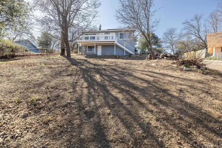 Big front yard!
