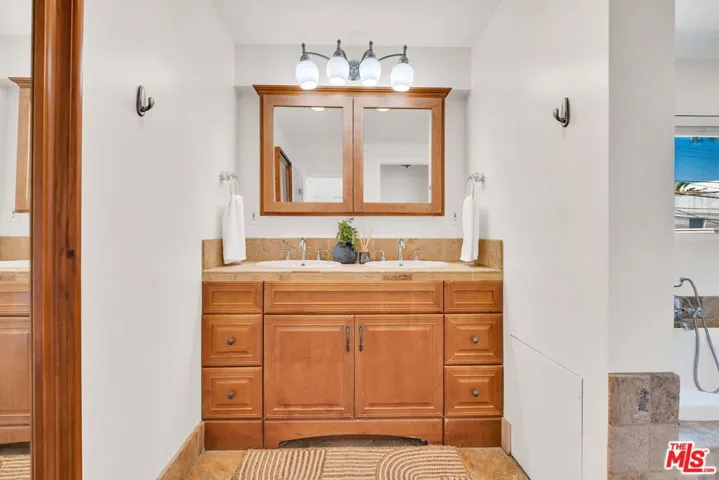 851 S Orange Drive, Los Angeles, California 90036