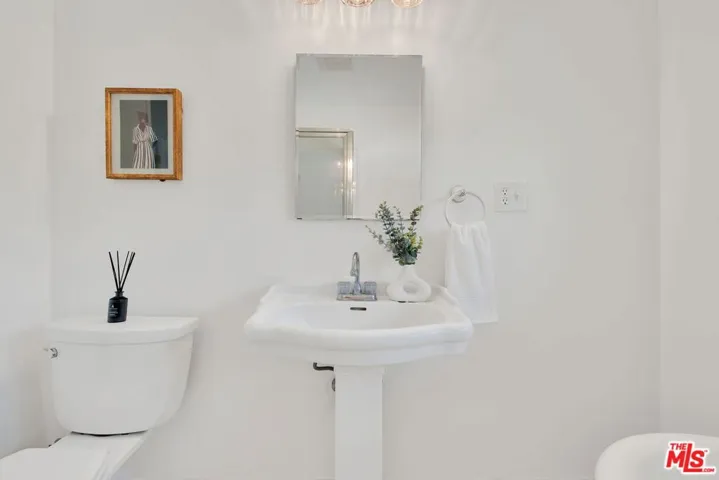 851 S Orange Drive, Los Angeles, California 90036
