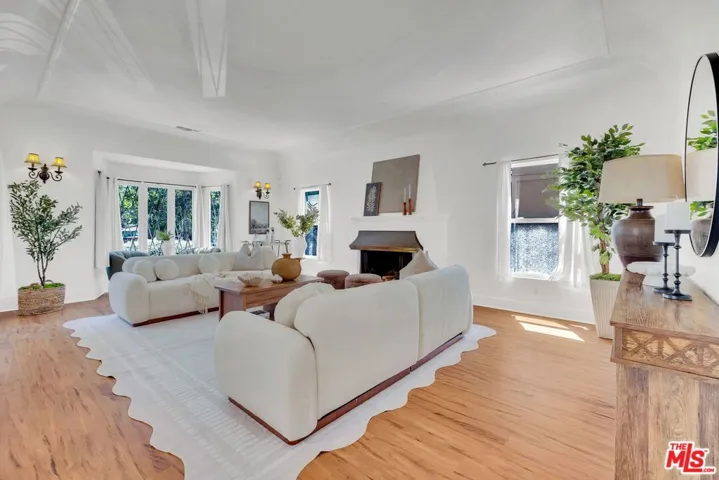 851 S Orange Drive, Los Angeles, California 90036