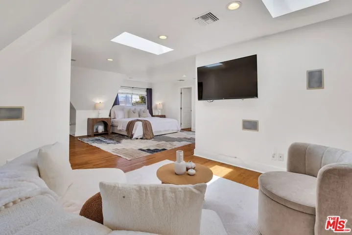 851 S Orange Drive, Los Angeles, California 90036