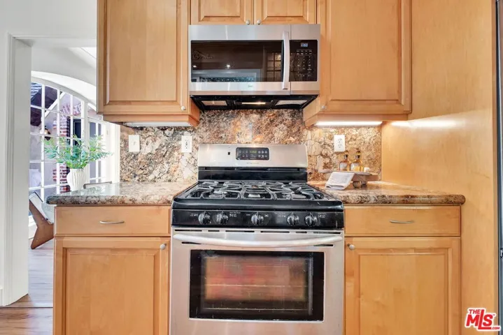 851 S Orange Drive, Los Angeles, California 90036