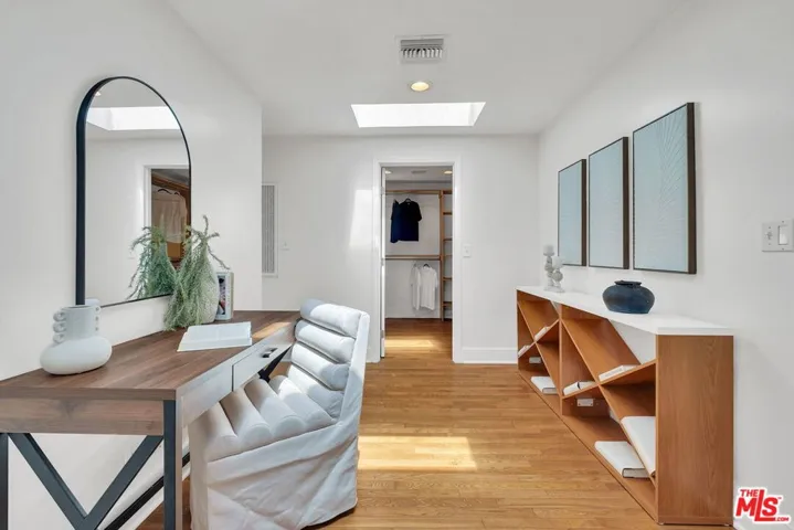 851 S Orange Drive, Los Angeles, California 90036