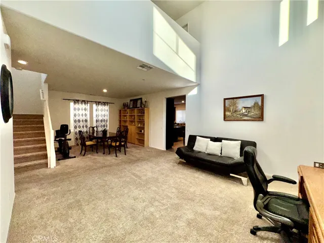 Entry/Living Room