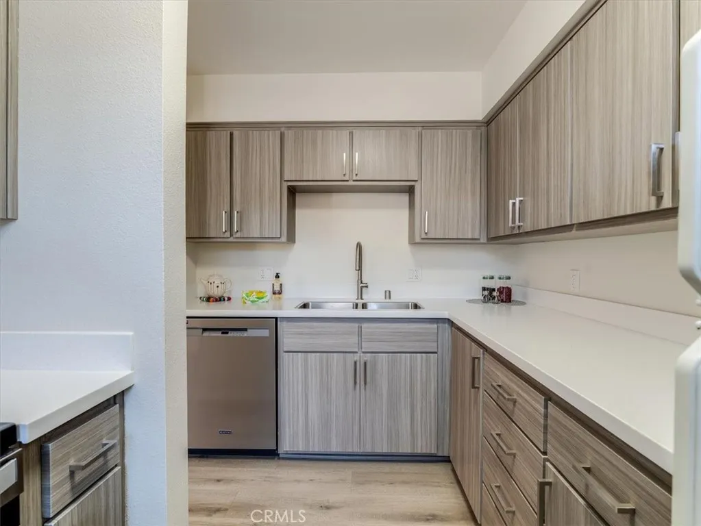 676 N 12th Street  home-pic-14