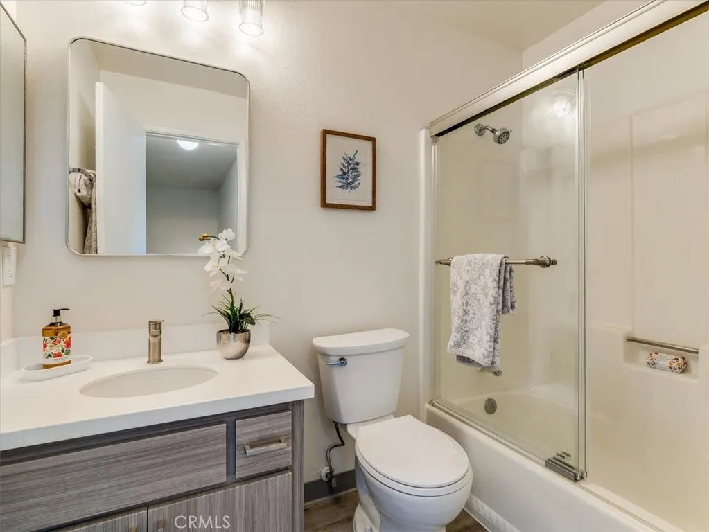 676 N 12th Street  home-pic-26