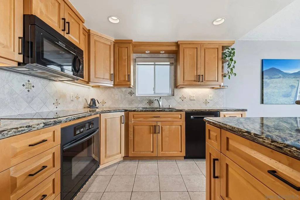 1828 Linwood St 1, San Diego, California 92110 home-pic-12