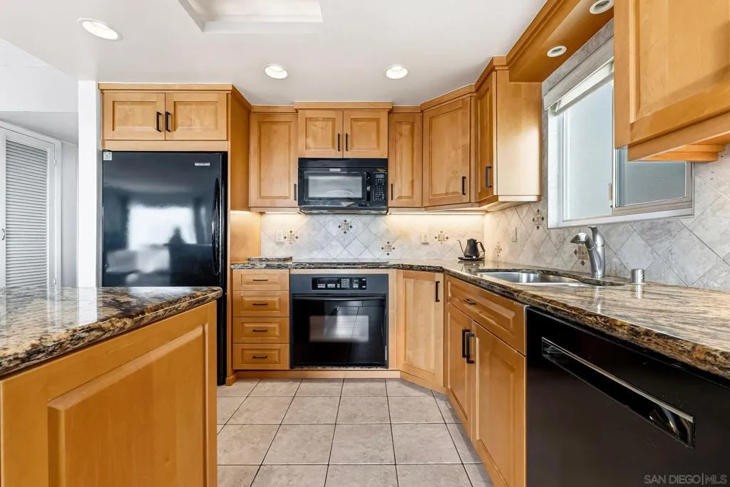 1828 Linwood St 1, San Diego, California 92110 home-pic-10