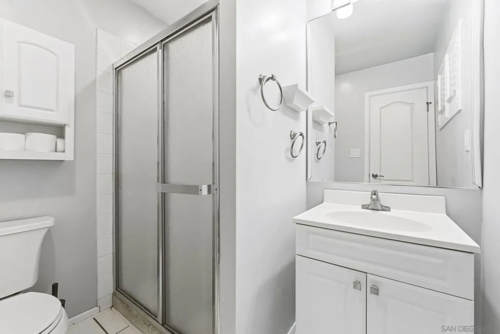 1828 Linwood St 1, San Diego, California 92110 home-pic-17