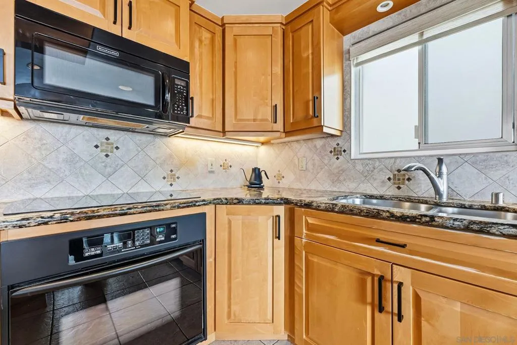 1828 Linwood St 1, San Diego, California 92110 home-pic-11