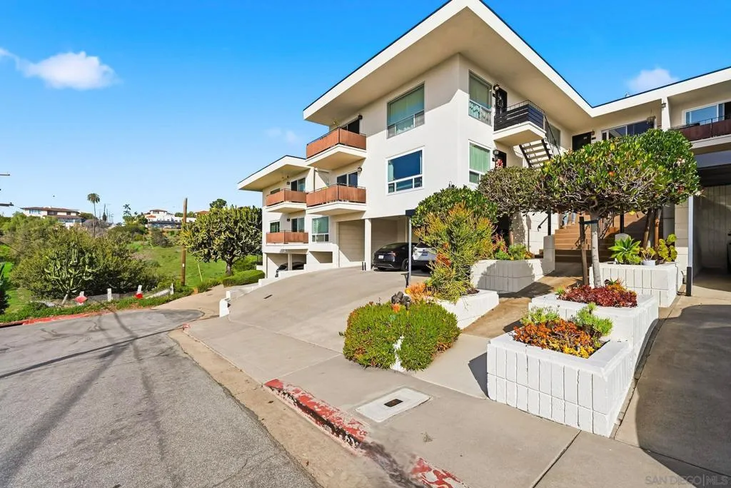 1828 Linwood St 1, San Diego, California 92110 home-pic-2