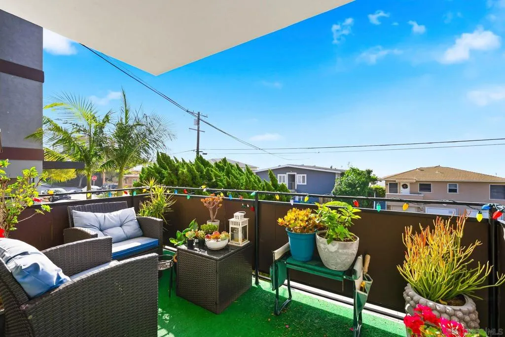 1828 Linwood St 1, San Diego, California 92110 home-pic-24