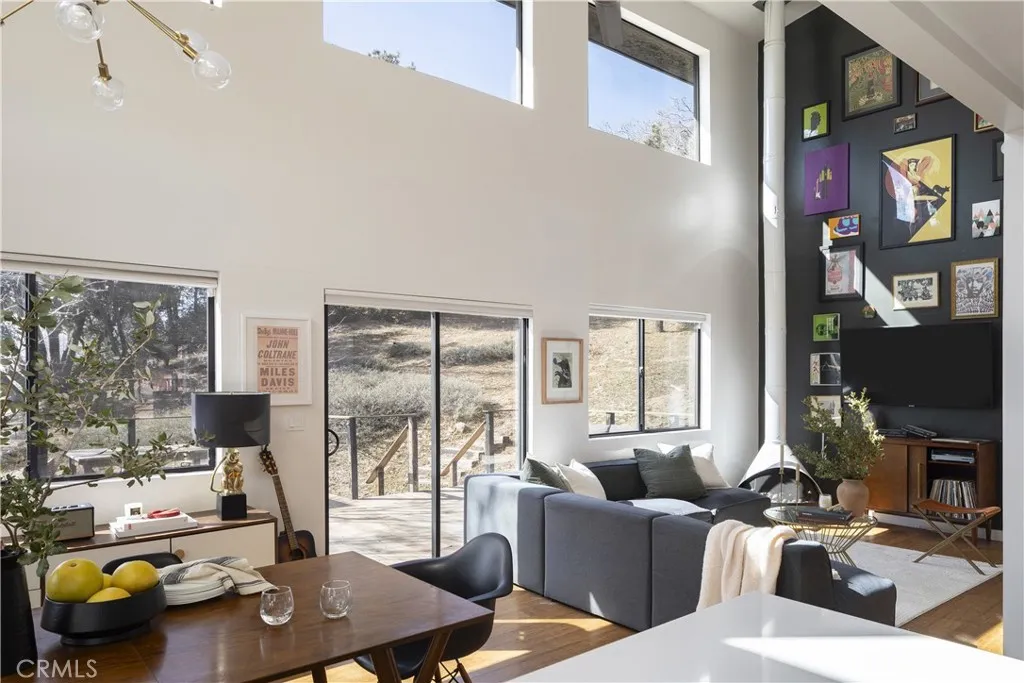 32945 Juniper Lane, Green Valley Lake, California 92341 home-pic-3