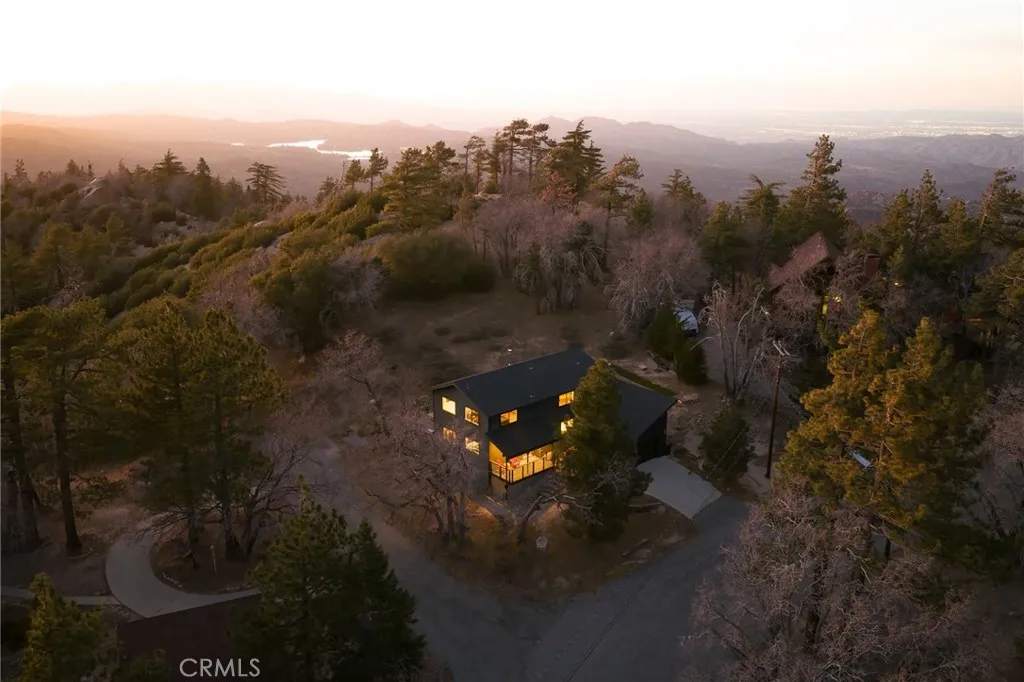 32945 Juniper Lane, Green Valley Lake, California 92341 home-pic-2