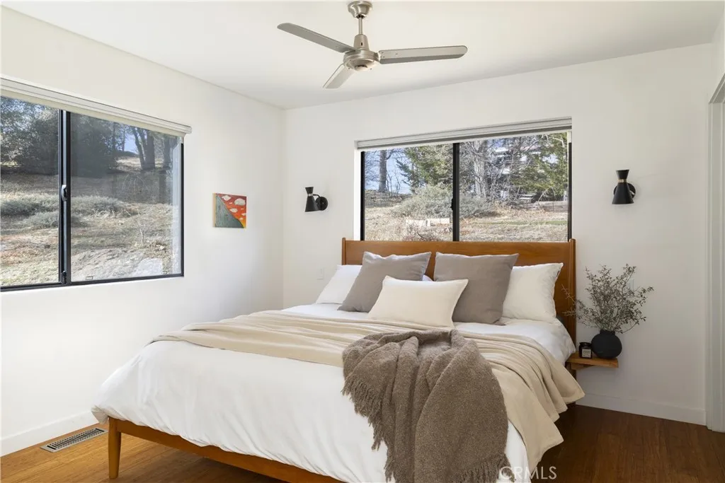 32945 Juniper Lane, Green Valley Lake, California 92341 home-pic-11