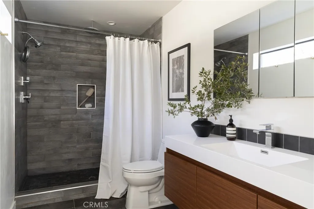 32945 Juniper Lane, Green Valley Lake, California 92341 home-pic-13