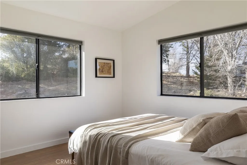 32945 Juniper Lane, Green Valley Lake, California 92341 home-pic-19