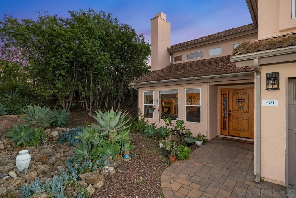 1371 Hinrichs Way, Escondido, California 92027 home-pic-2