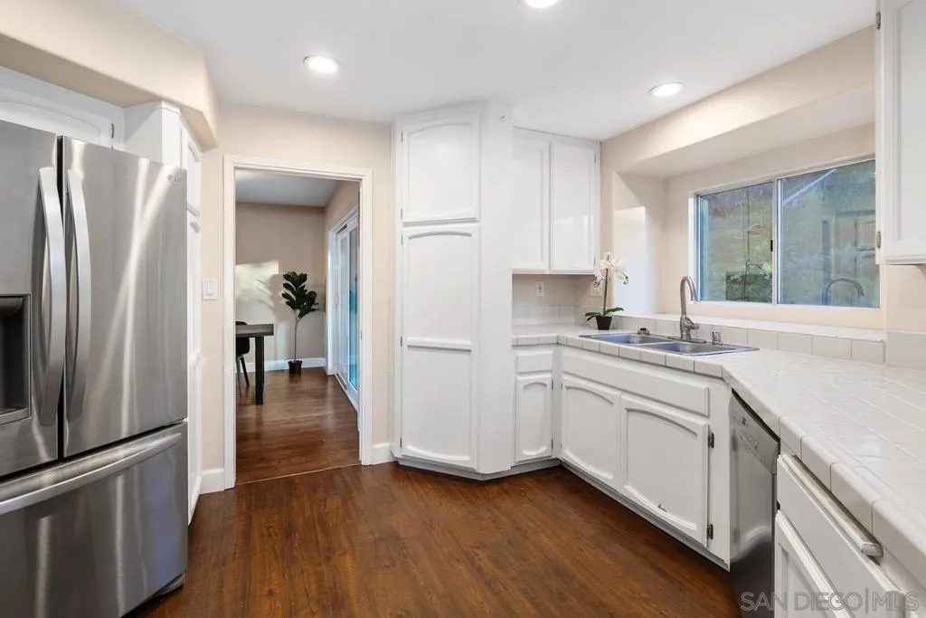 1371 Hinrichs Way, Escondido, California 92027 home-pic-15