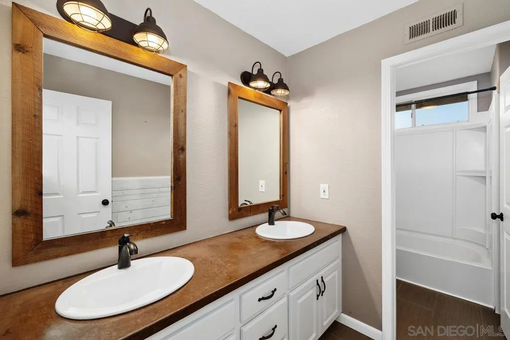 1371 Hinrichs Way, Escondido, California 92027 home-pic-26