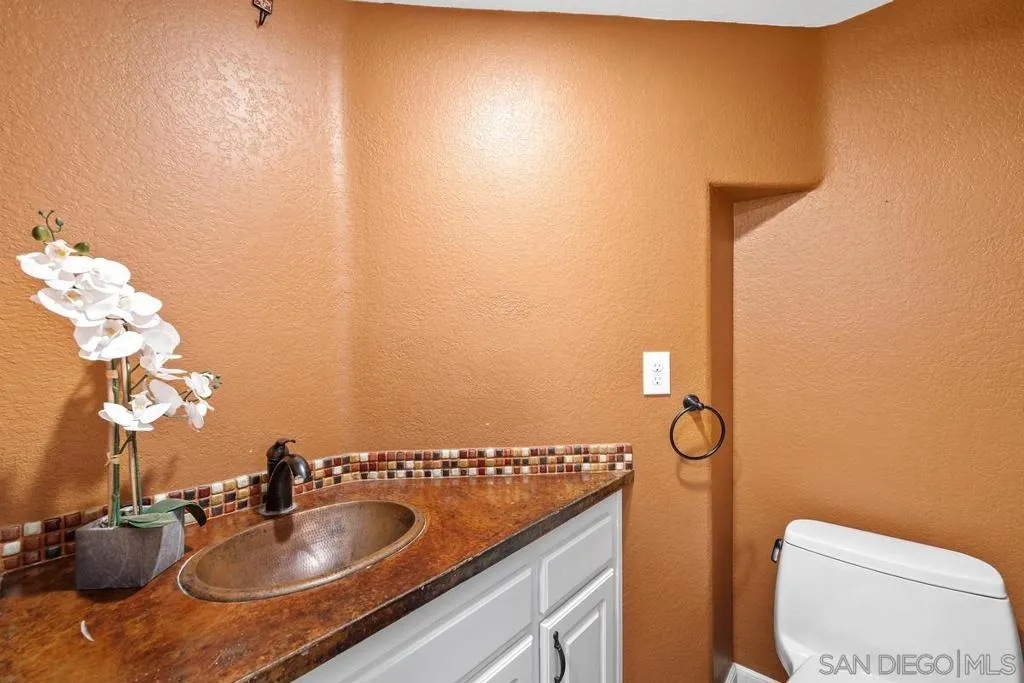 1371 Hinrichs Way, Escondido, California 92027 home-pic-27
