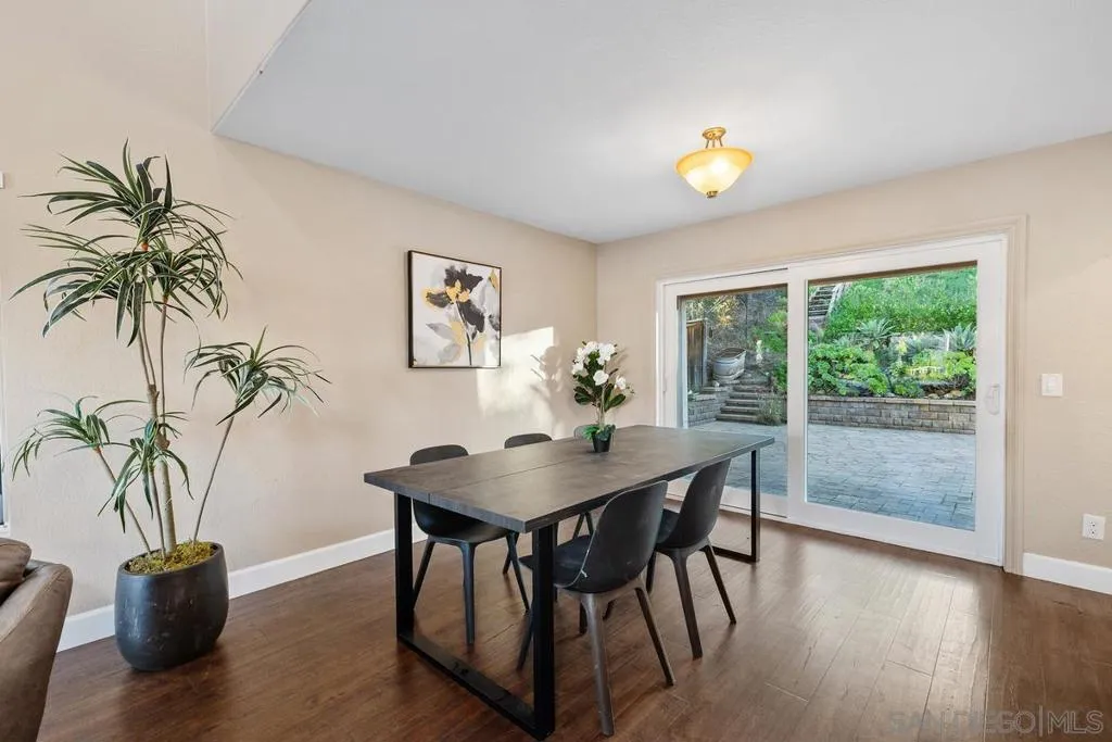 1371 Hinrichs Way, Escondido, California 92027 home-pic-12