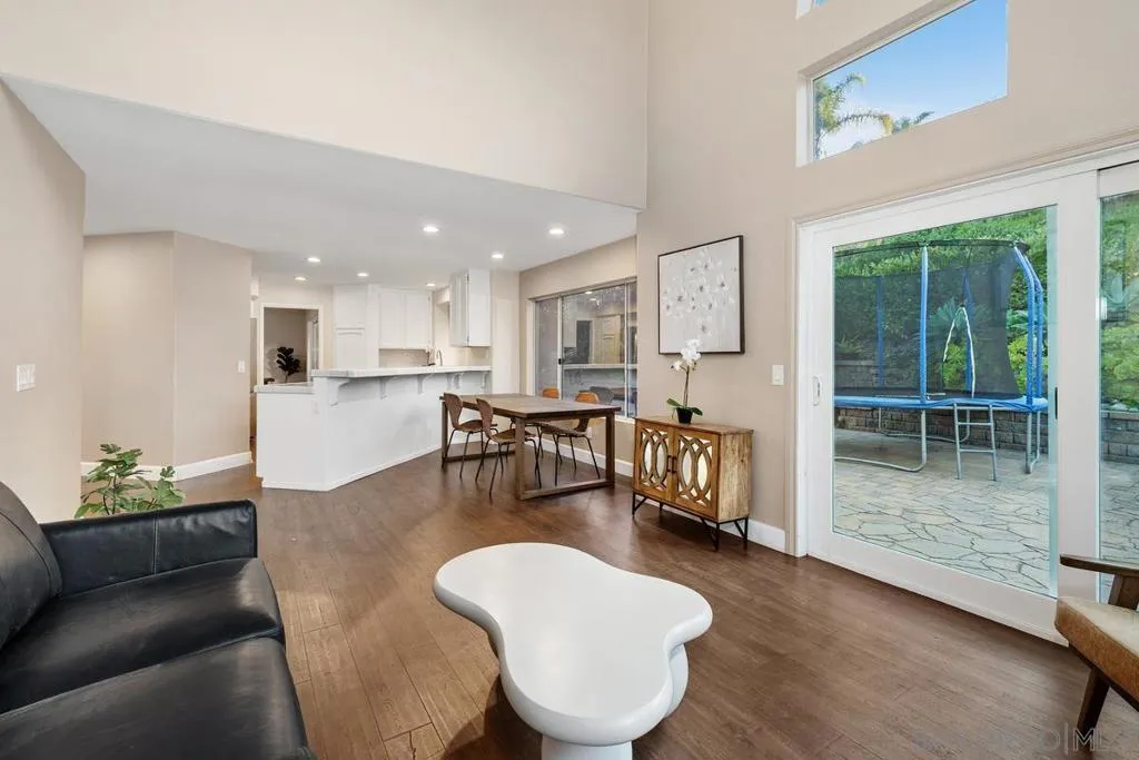 1371 Hinrichs Way, Escondido, California 92027 home-pic-22
