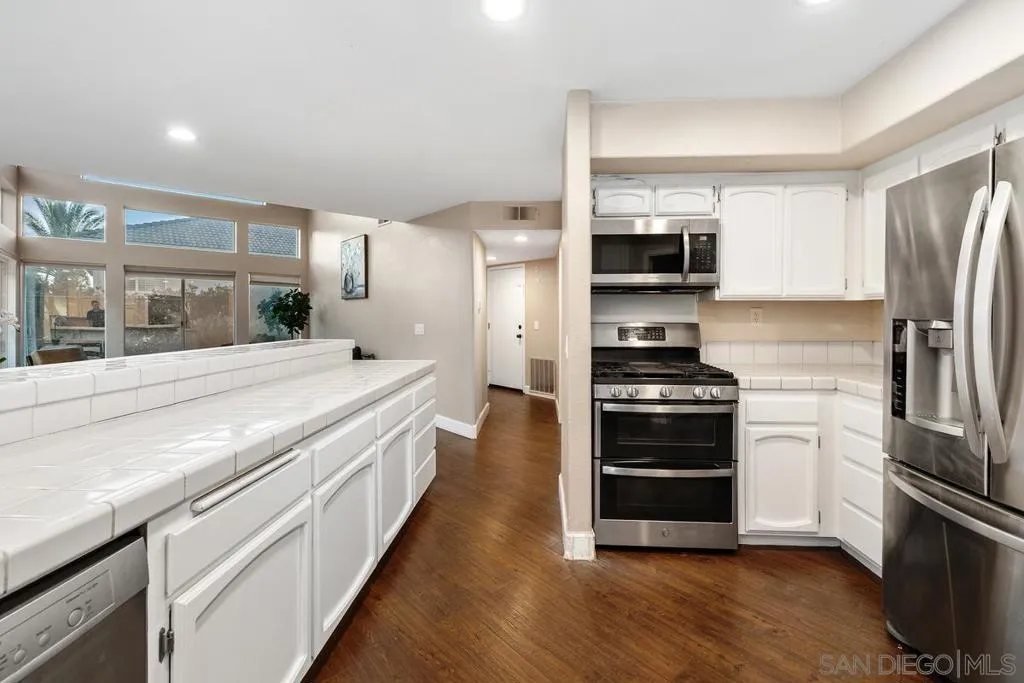 1371 Hinrichs Way, Escondido, California 92027 home-pic-14