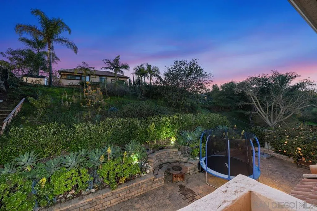 1371 Hinrichs Way, Escondido, California 92027 home-pic-6