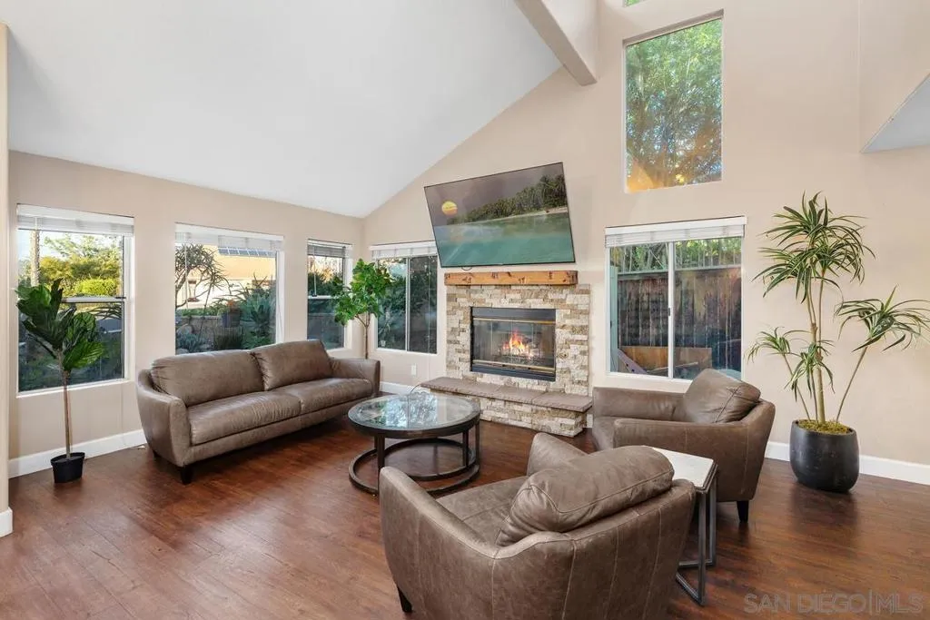 1371 Hinrichs Way, Escondido, California 92027 home-pic-8