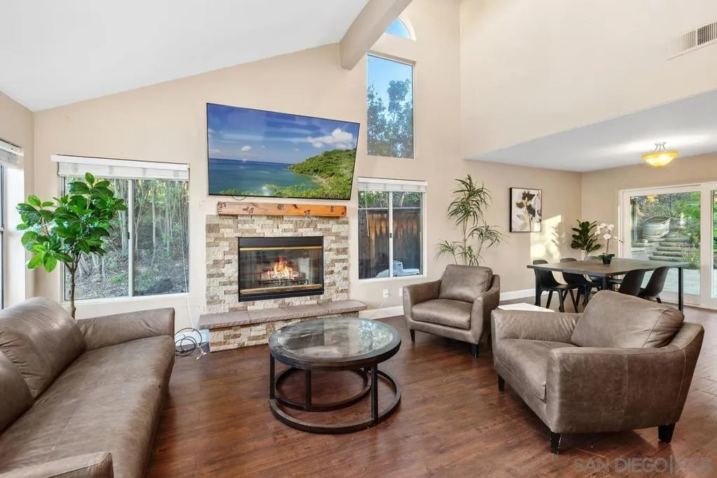 1371 Hinrichs Way, Escondido, California 92027 home-pic-9