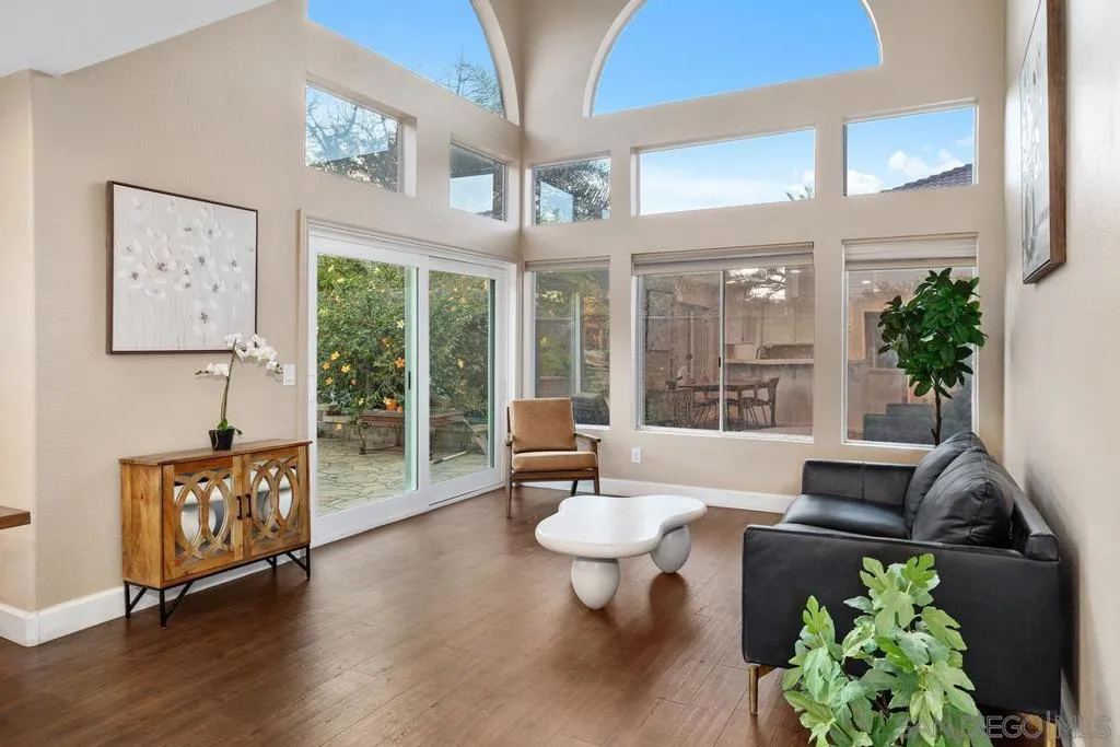 1371 Hinrichs Way, Escondido, California 92027 home-pic-19