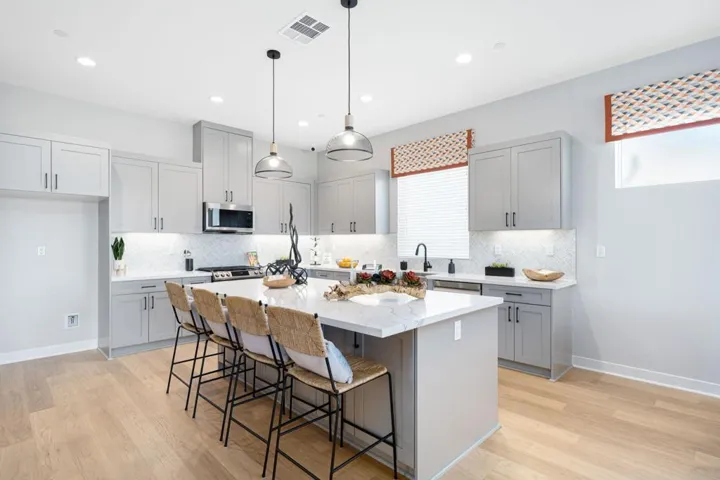 12-web-or-mls-JT48888McConnell-15