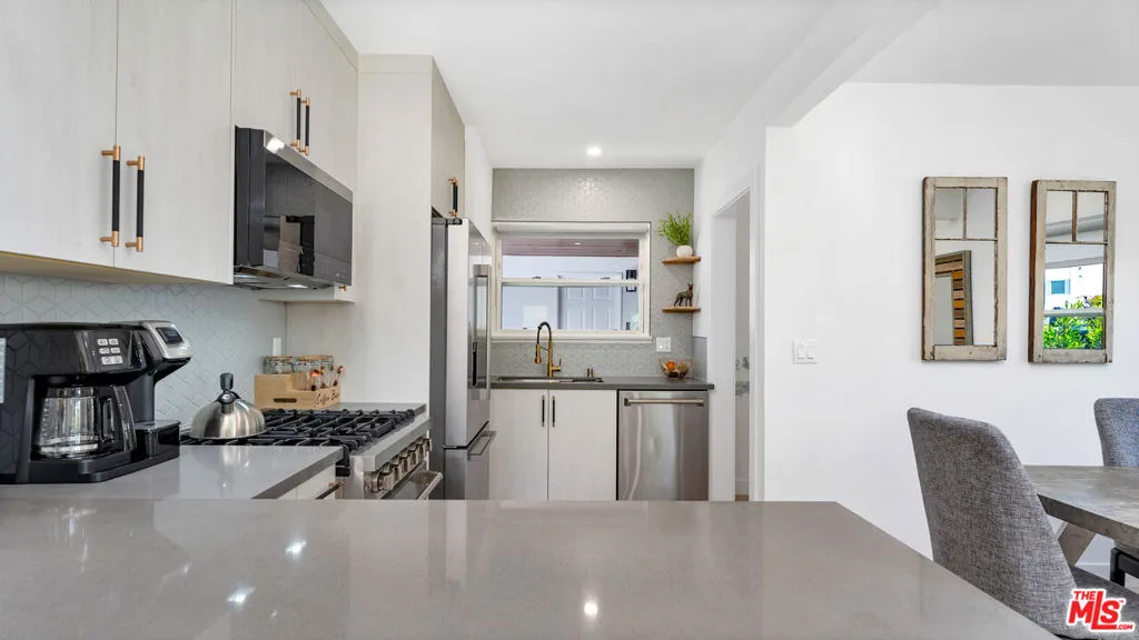 6763 Case Avenue, North Hollywood, California 91606 home-pic-10