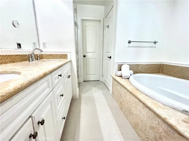 1752 Grand 4, Long Beach, California 90804