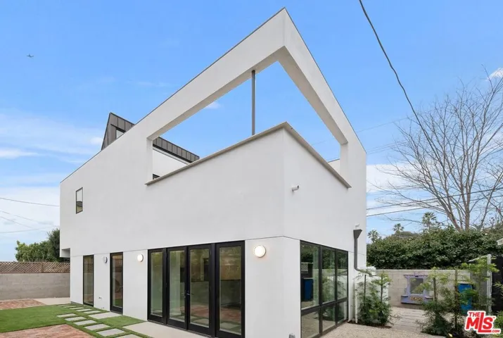 15322 De Pauw Street, Pacific Palisades, California 90272