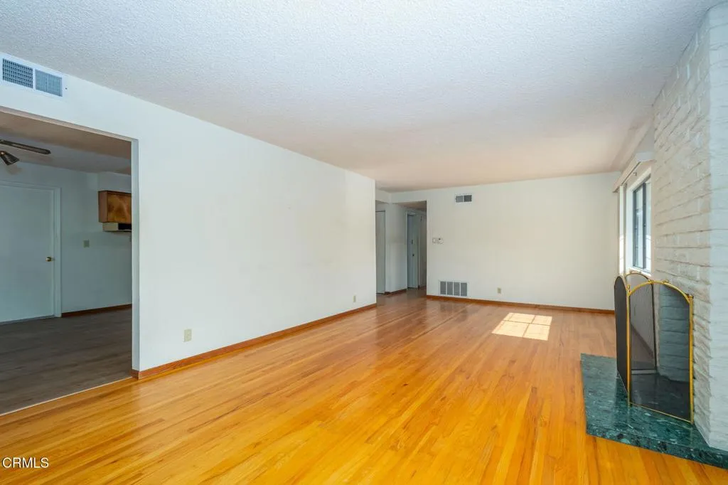 304 Moultrie Place, Santa Paula, California 93060 home-pic-8