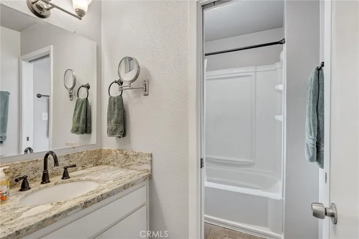 Upstairs full bathroom