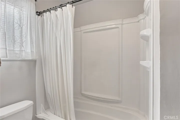 Bathroom shower / tub