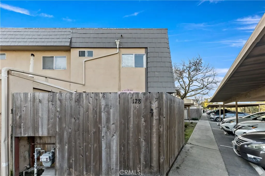5188 W Ashlan, Fresno, California 93612 home-pic-18