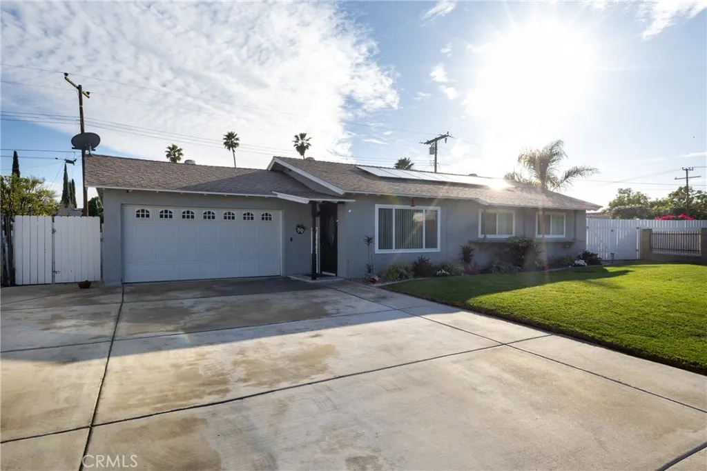 669 W Grovewood, Bloomington, California 92316 home-pic-1
