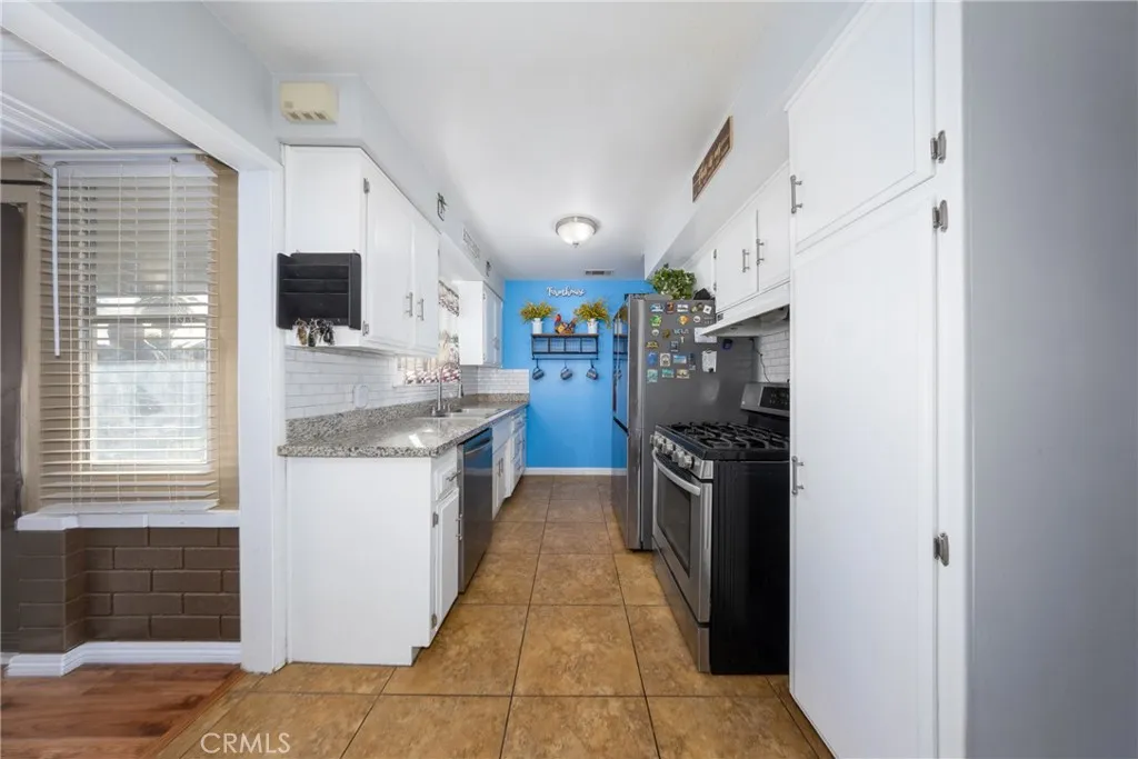 669 W Grovewood, Bloomington, California 92316 home-pic-10